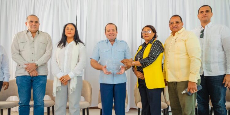 Paliza anuncia aporte por RD$10 millones para remozamiento de la Parroquia Nuestra Señora de la Altagracia de Nagua
