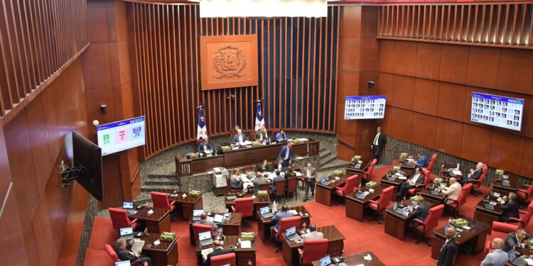 Senado de la República recibe felicitación de la DIGEID por avances en transparencia