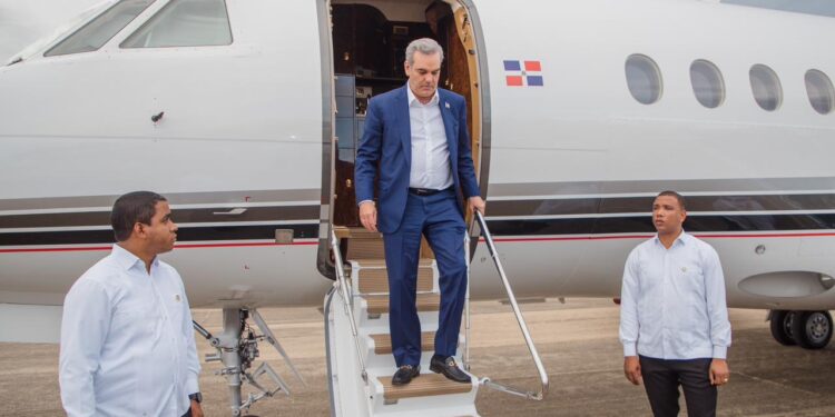 Presidente Abinader llega a Belice para participar en la LVll Cumbre de Jefes de Estados y Gobierno del SICA