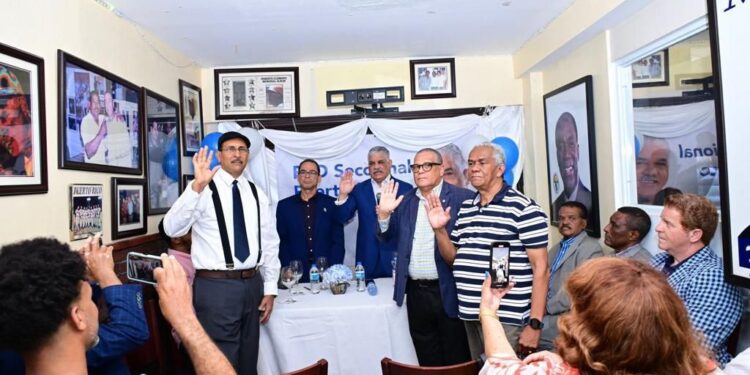 Miguel Vargas juramenta en el PRD a importantes dirigentes políticos dominicanos en Puerto Rico