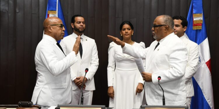 Diputados escogen nuevamente a Alfredo Pacheco como presidente de la Cámara de Diputados