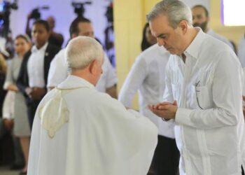 Presidente Abinader participa de eucaristía en memoria fallecidos por explosión en San Cristóbal