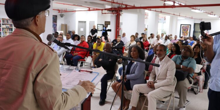 Ayuntamiento Santo Domingo Este creará oficina de apoyo a dominicanos en el exterior
