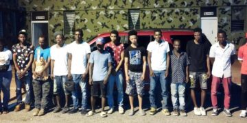 Migración apresa otro vehículo con 13 haitianos ilegales en el 15 de Azua conducido por un dominicano