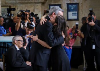 Presidente Abinader encabeza acto de traslado de restos mortales de Abigaíl Mejía al Panteón de la Patria
