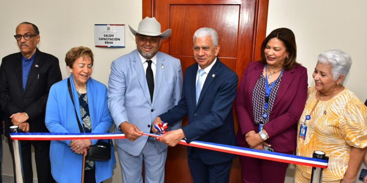 Presidente del Senado inaugura Salón de Capacitación para empleados