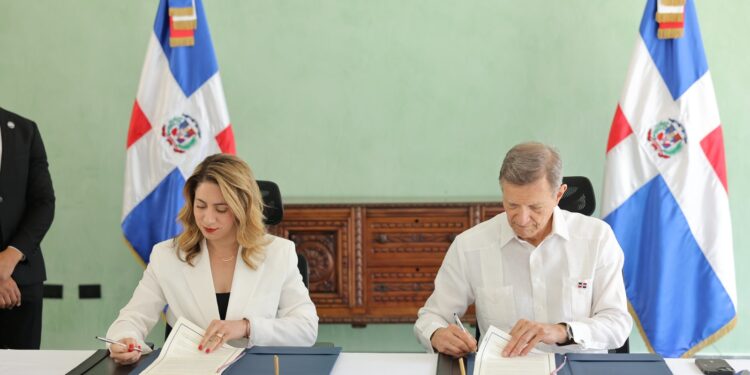 MIREX y Supérate firman convenio para fortalecer asistencia a dominicanos víctimas de trata de personas en el exterior