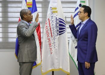 Ministro de Administración Pública juramenta al nuevo director del INAP