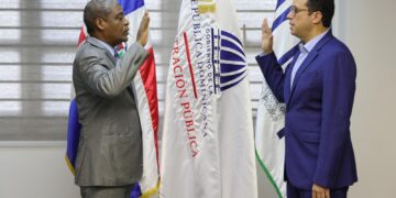 Ministro de Administración Pública juramenta al nuevo director del INAP