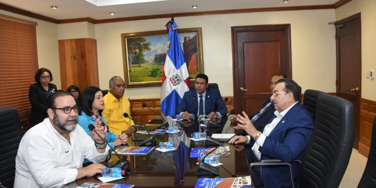 Comisión Especial del Senado que estudia Código Laboral realiza primera reunión; establece cronograma de trabajo