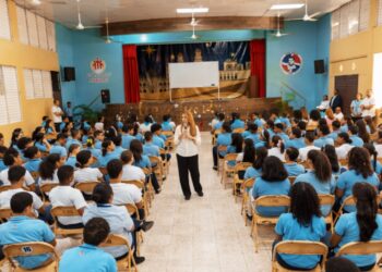 - La alcaldesa del Distrito Nacional, Carolina Mejía, continuó impartiendo charlas de responsabilidad ciudadana, manejo de residuos sólidos y las funciones del cabildo a estudiantes en los centros educativos Instituto Salesiano Don Bosco y Lux Mundi.