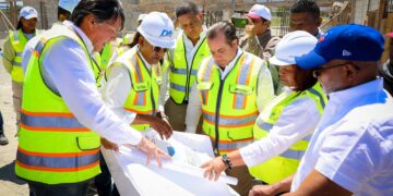 Ministro Paliza y director del DA inspeccionan avance aeropuerto El Granero del Sur, en San Juan
