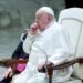 El papa ha sido colocado nuevamente en ventilación mecánica