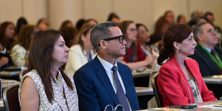 Eddy Olivares destaca importancia de la simplificación administrativa para aumentar formalización laboral en Iberoamérica