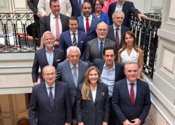 Carolina participa en almuerzo de Cámara de Comercio de Sevilla para fortalecer lazos comerciales y empresariales con SD
