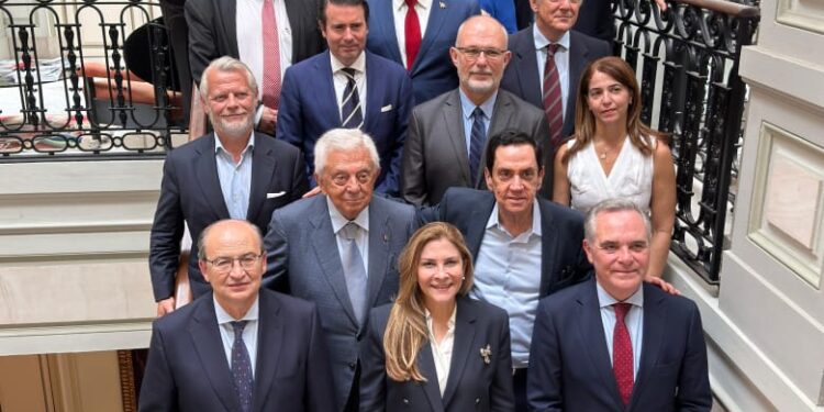 Carolina participa en almuerzo de Cámara de Comercio de Sevilla para fortalecer lazos comerciales y empresariales con SD