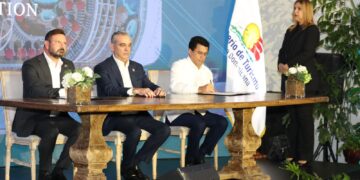 Presidente Abinader encabeza histórica firma de acuerdo entre RD y la FCCA que posiciona al país como hub regional de cruceros