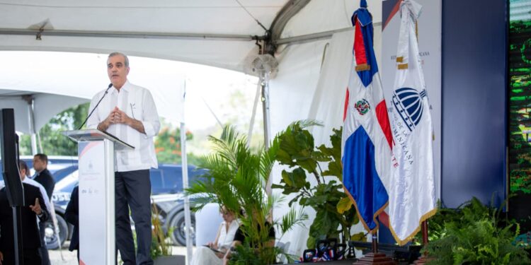 Presidente Abinader da inicio a la primera fase de transformación y saneamiento ambiental del vertedero Duquesa para beneficio de 3.8 millones habitantes del Gran Santo Domingo