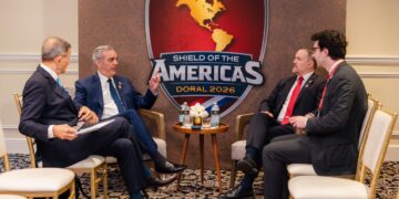 Abinader fortalece diálogo comercial con Estados Unidos durante cumbre en Miami