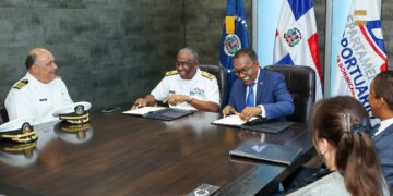 Departamento Aeroportuario y Armada acuerdan apoyo en situaciones de riesgo