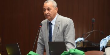 Diputado Pedro Martínez deposita proyecto para eliminar exoneraciones vehículos a legisladores